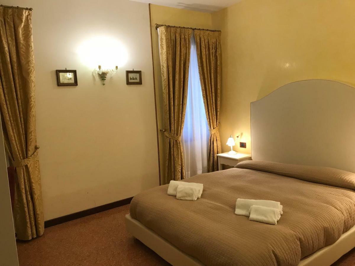 Classic Three Minutes From St Marc'S Square Apartamento Venecia Exterior foto